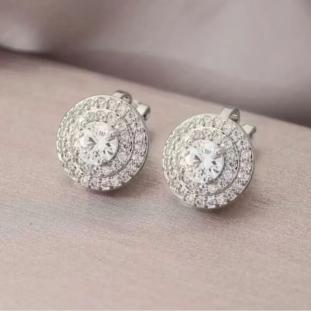 🔹 NEW Dazzling & Sparkling Silver Crystal Clip On Earrings 🔹 - Picture 2 of 5